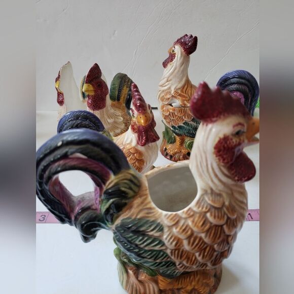 Kitchen Roosters   - Picture 5 of 8